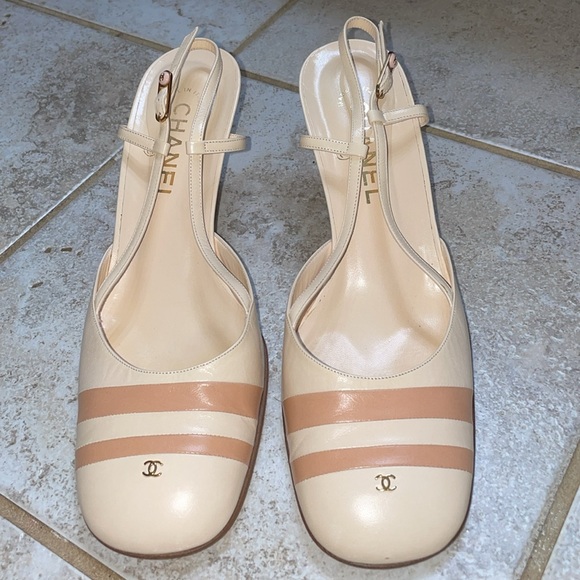 Rare Vintage Chanel Heels - Picture 3 of 8